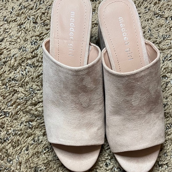 PRETTY BLUSH PINK HEELS 💗 - Picture 2 of 4